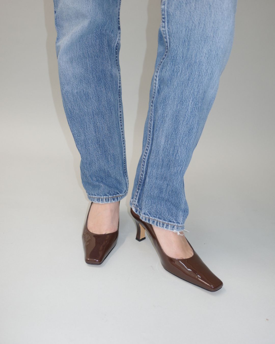 DAIA / brown patent