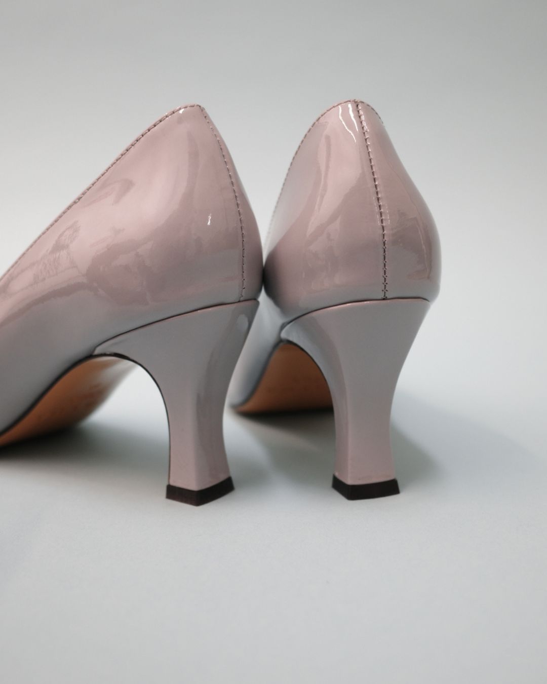 DAIA / grey patent