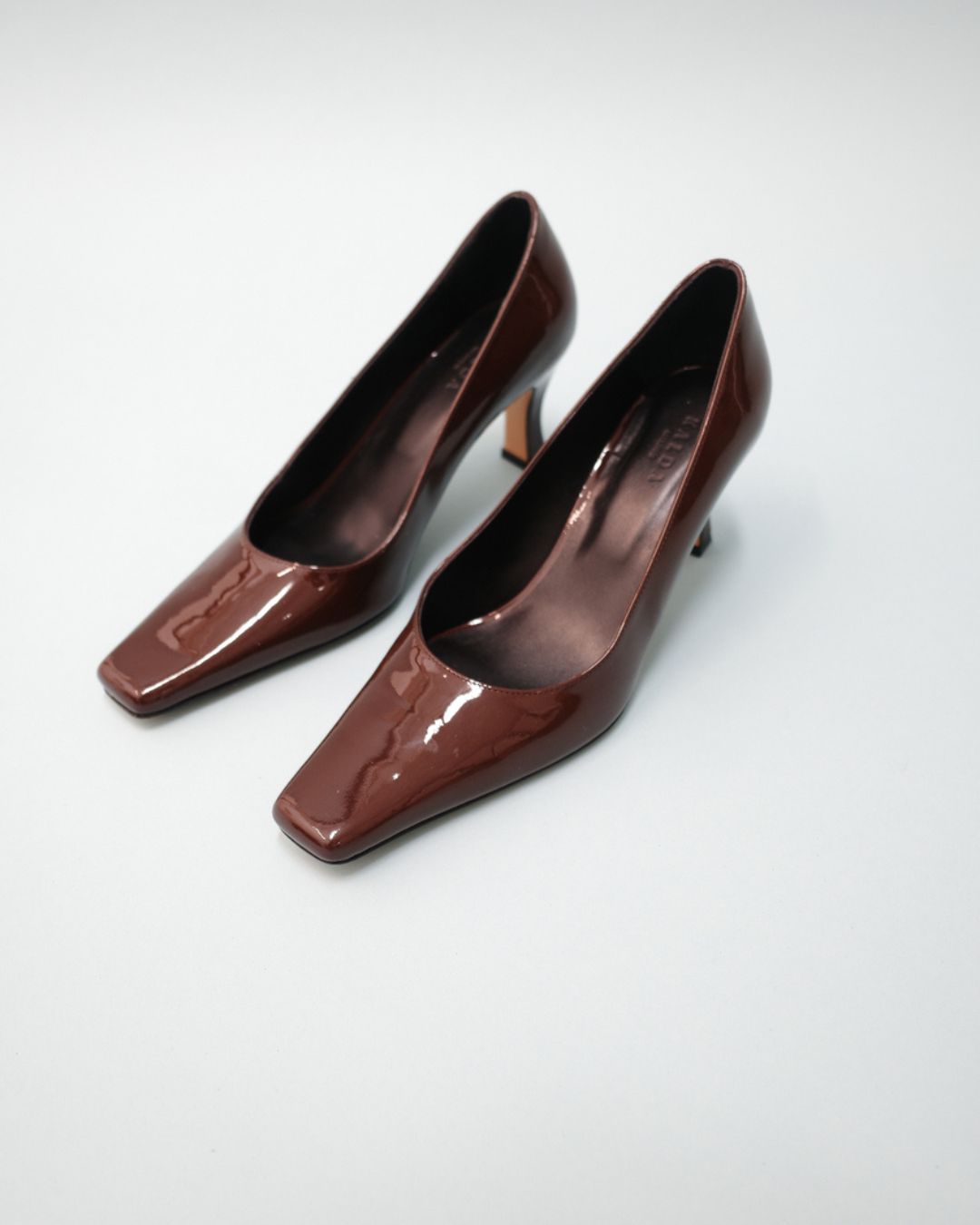 DAIA / brown patent