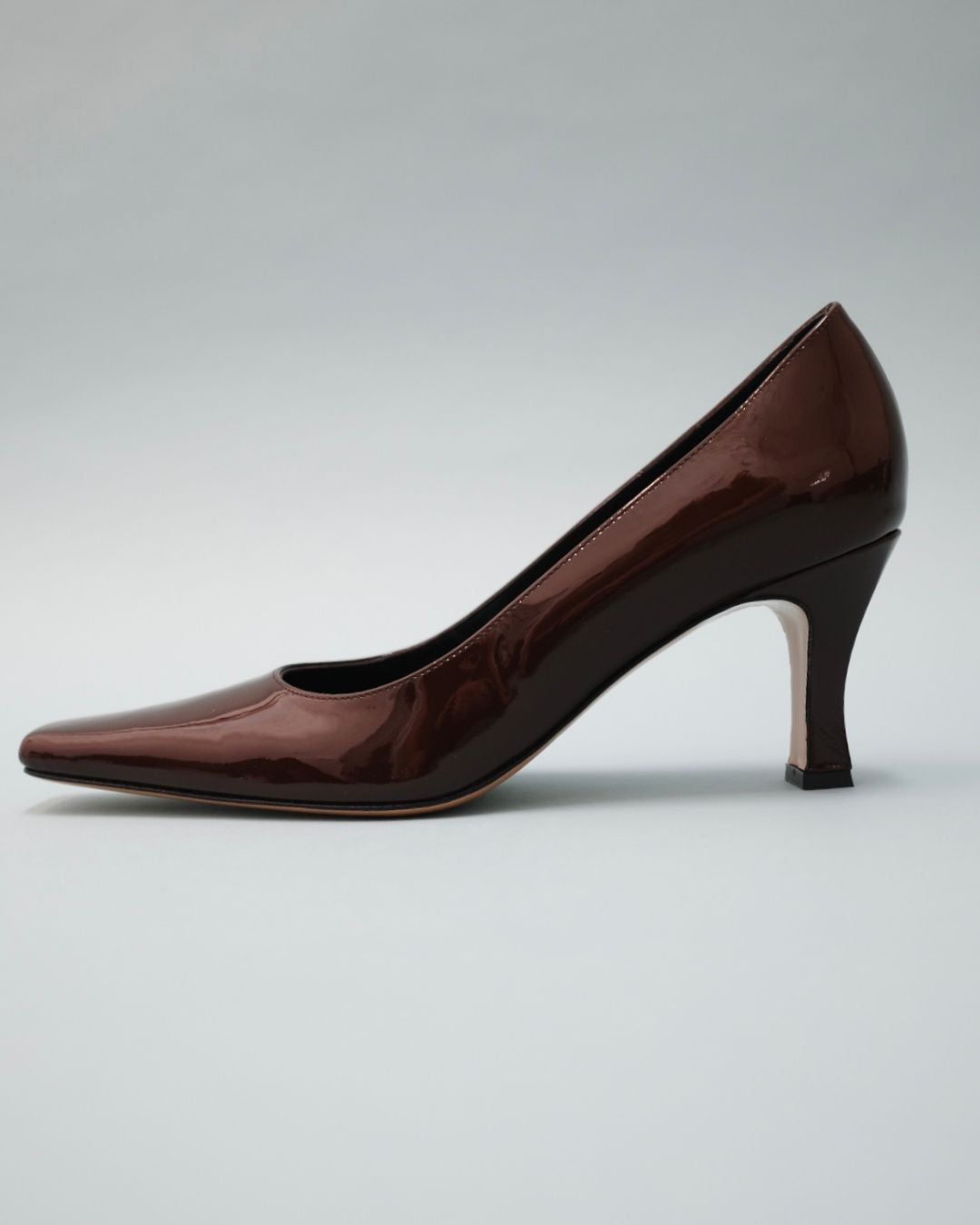 DAIA / brown patent