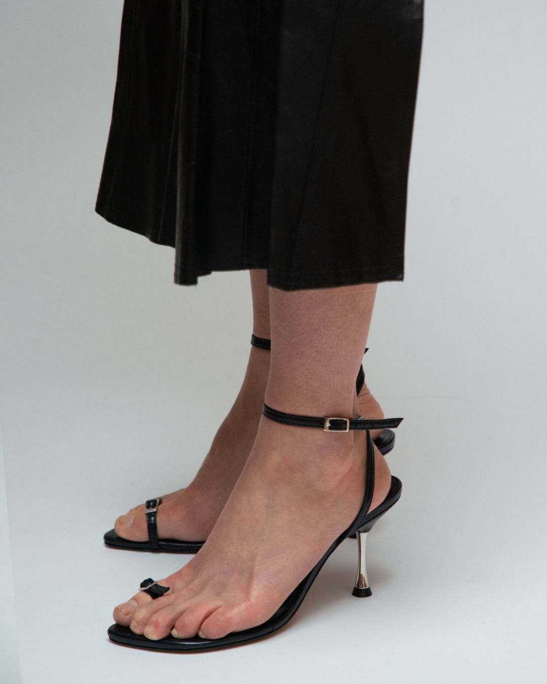 NUDA SANDAL / black