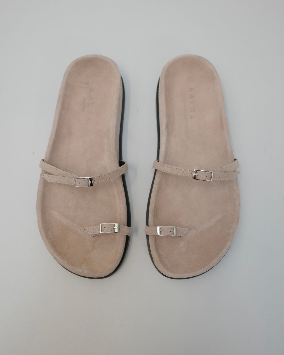 SORA SANDAL / taupe suede