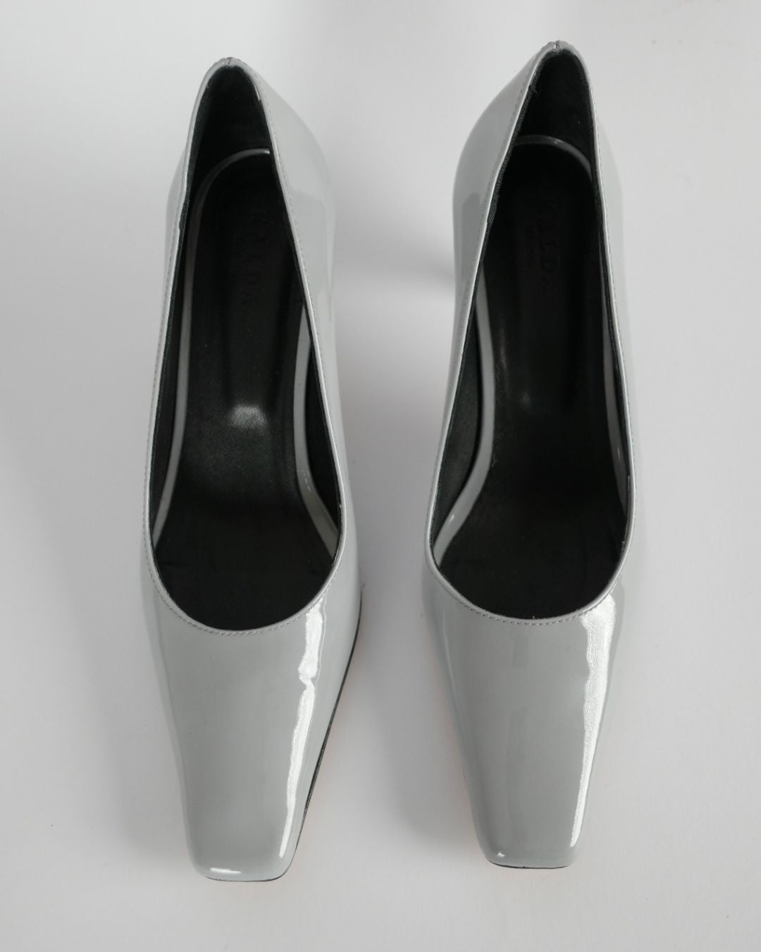 DAIA / grey patent