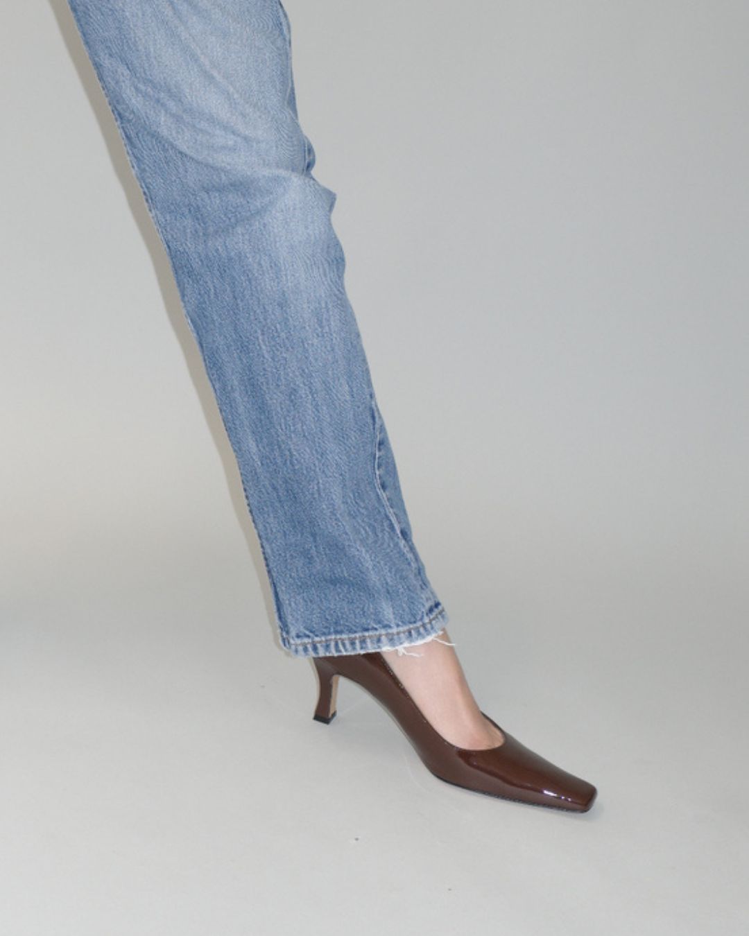 DAIA / brown patent