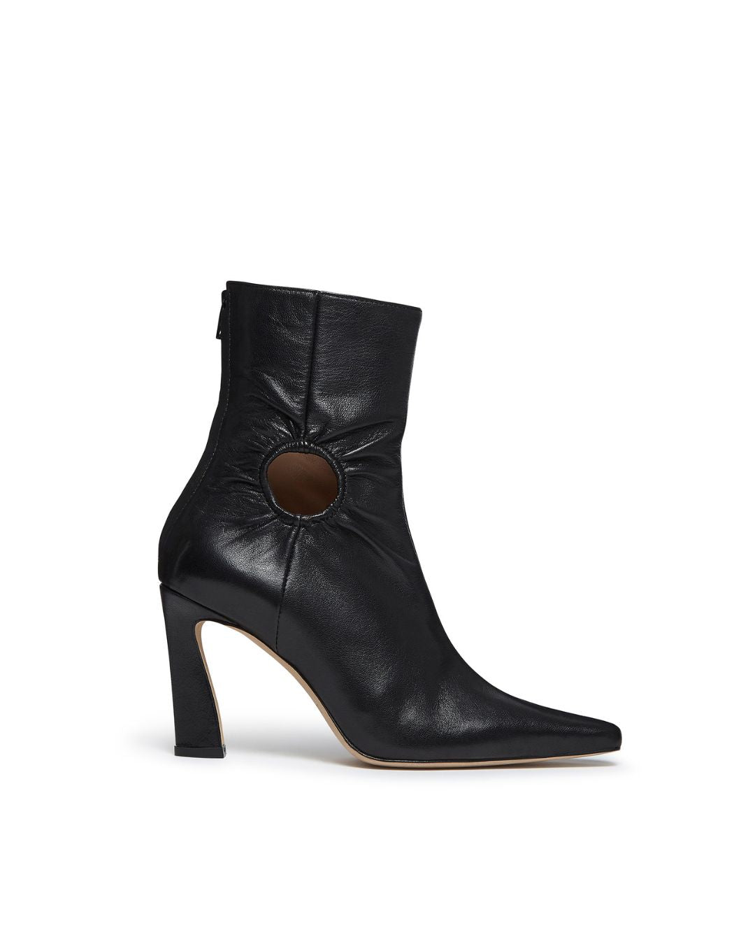 KALDA ankle boot with a point-toe and curved heel, featuring a circular cut-out on the side. 