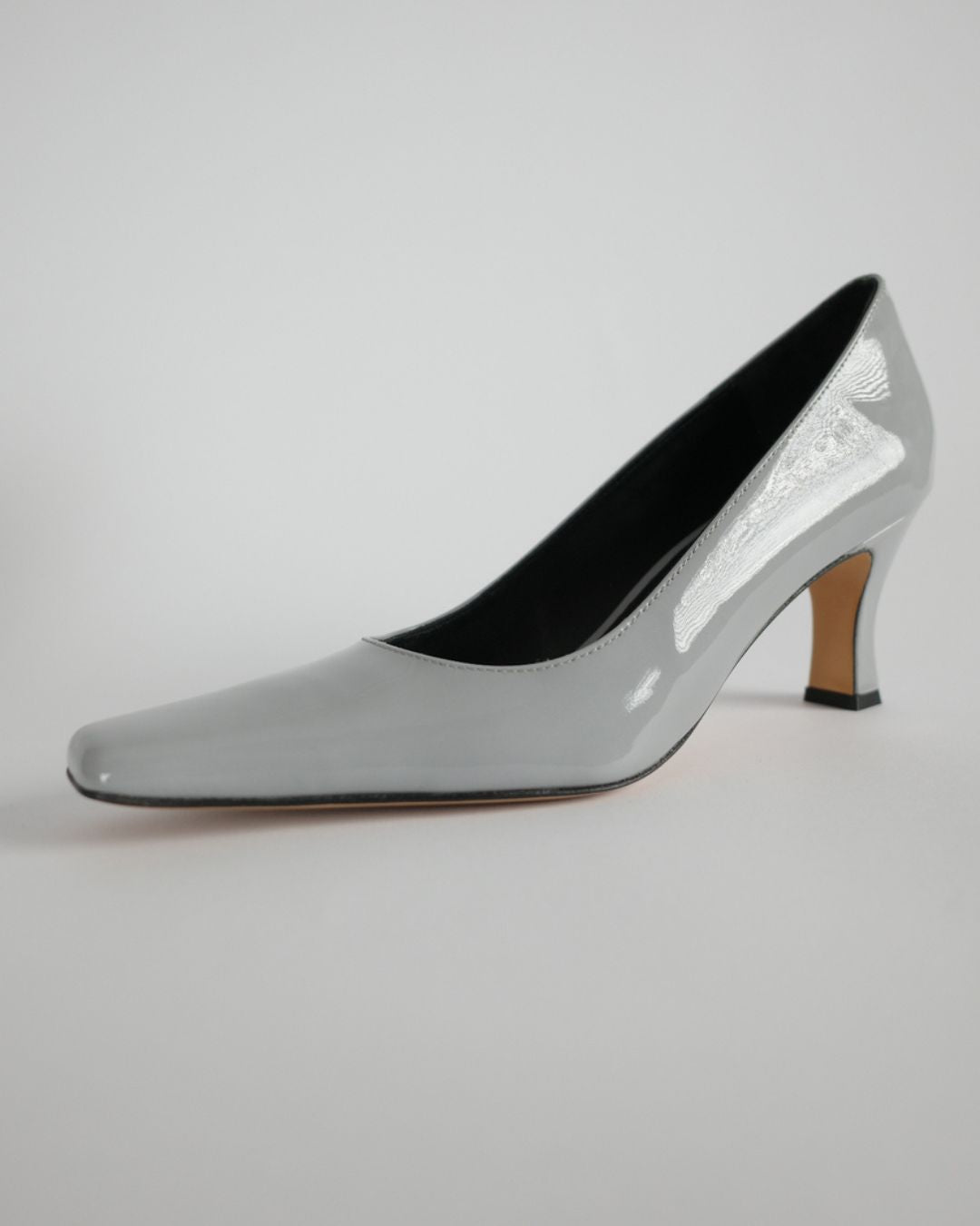 DAIA / grey patent