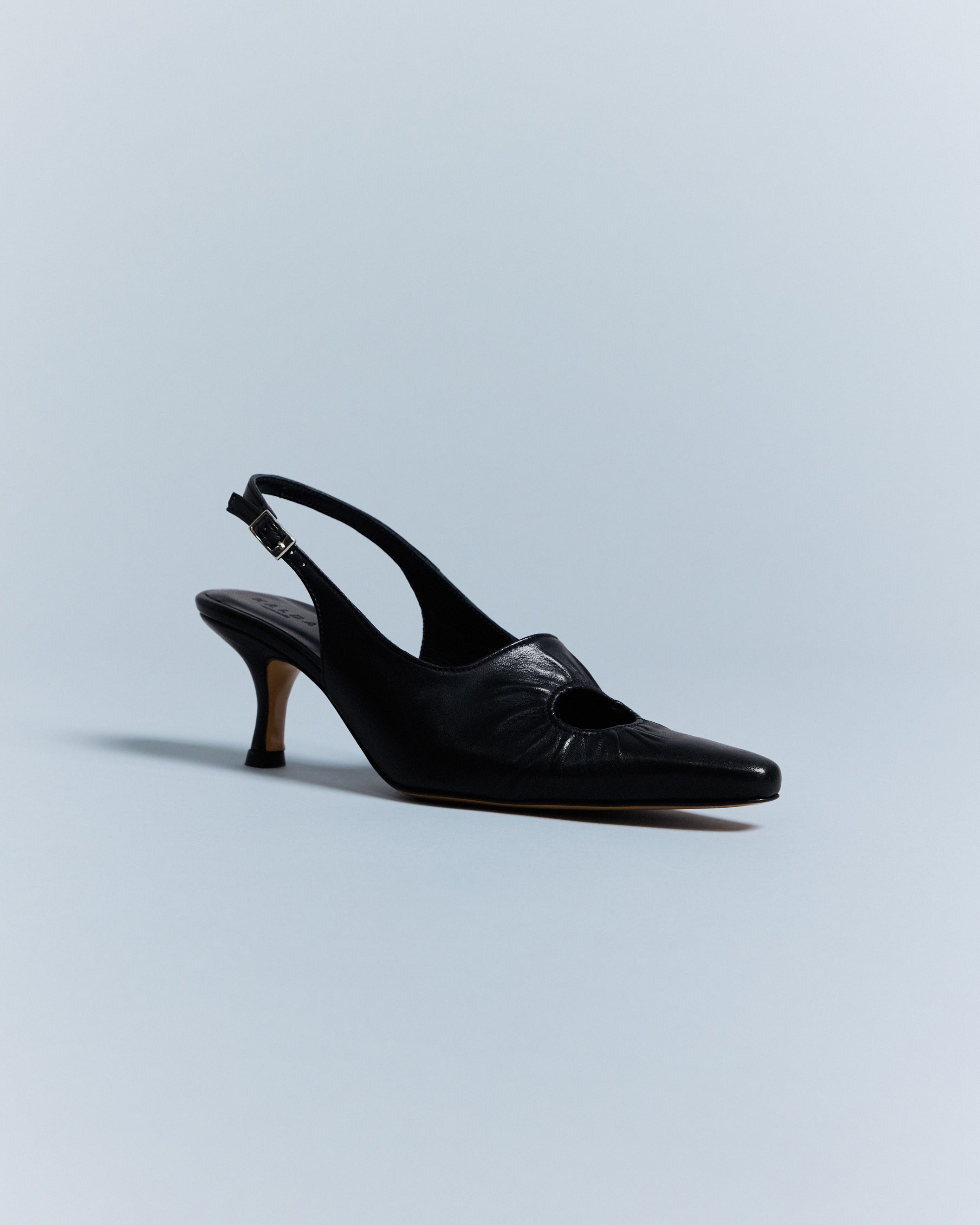 KALDA single black leather  toe cleavage due to a circle cut-out design. side view