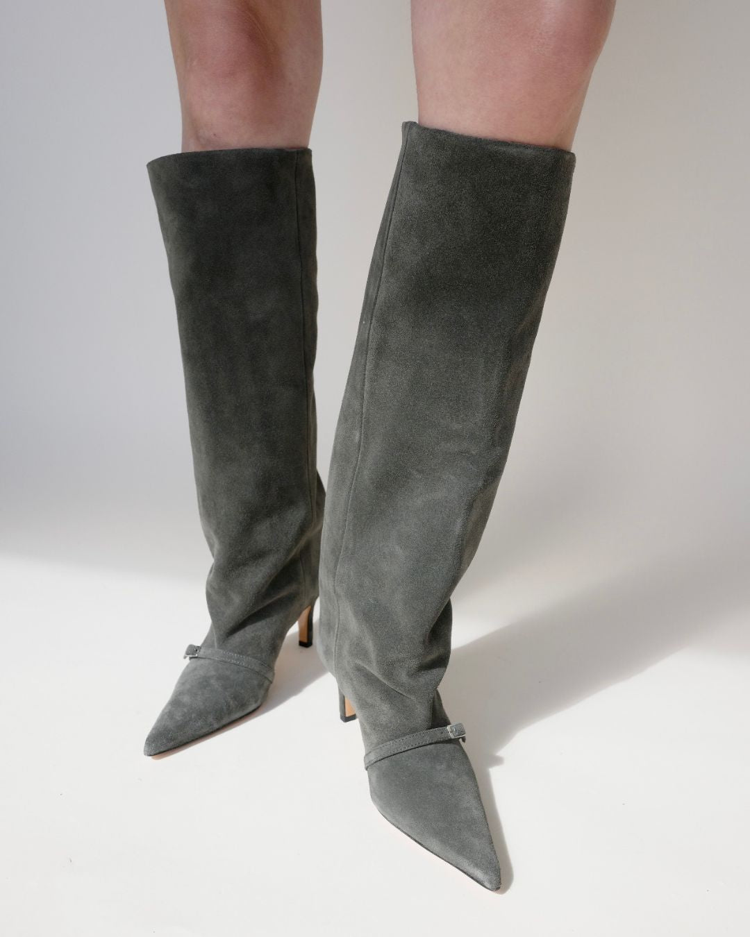 MANO BOOT / grey suede-silver