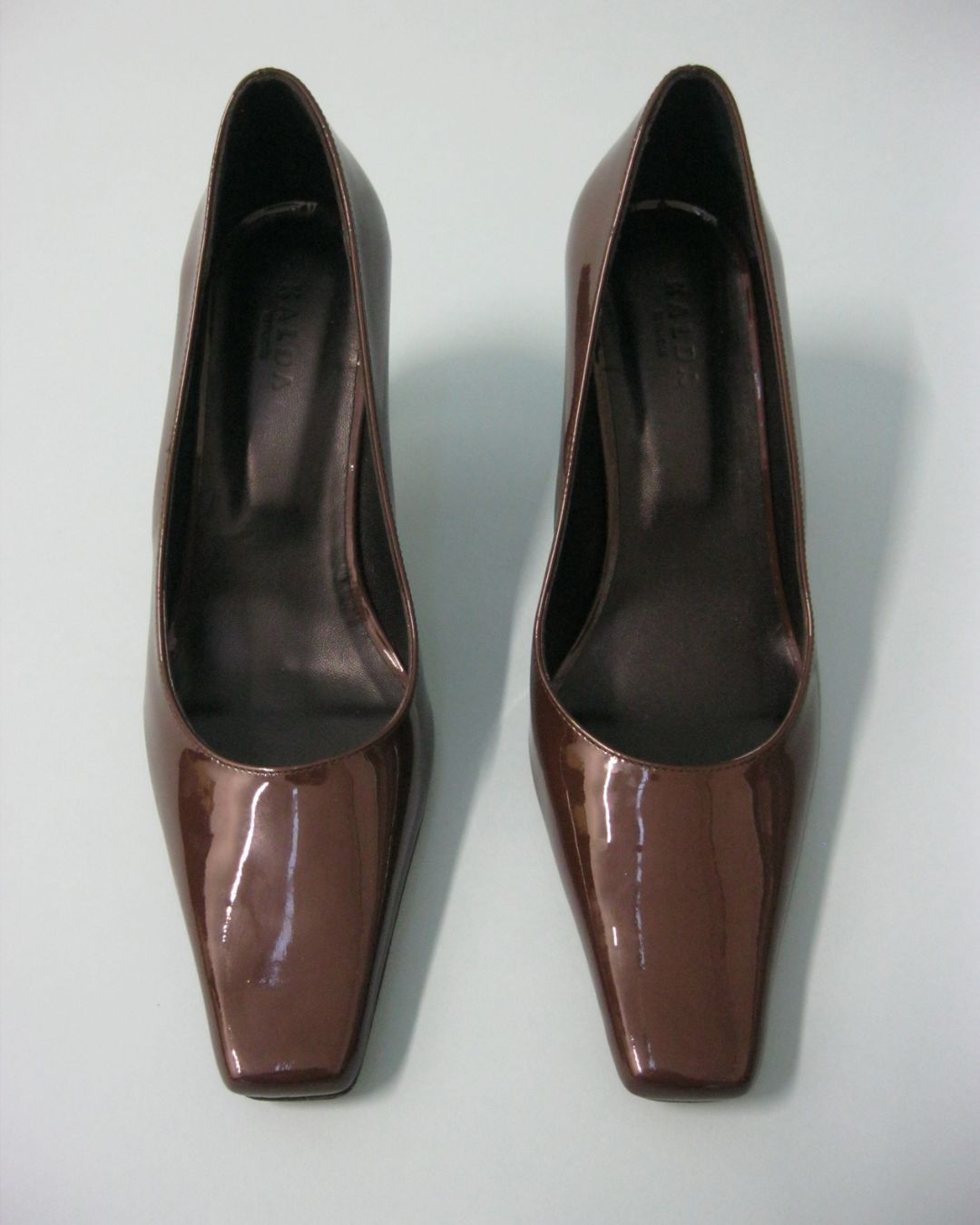 DAIA / brown patent