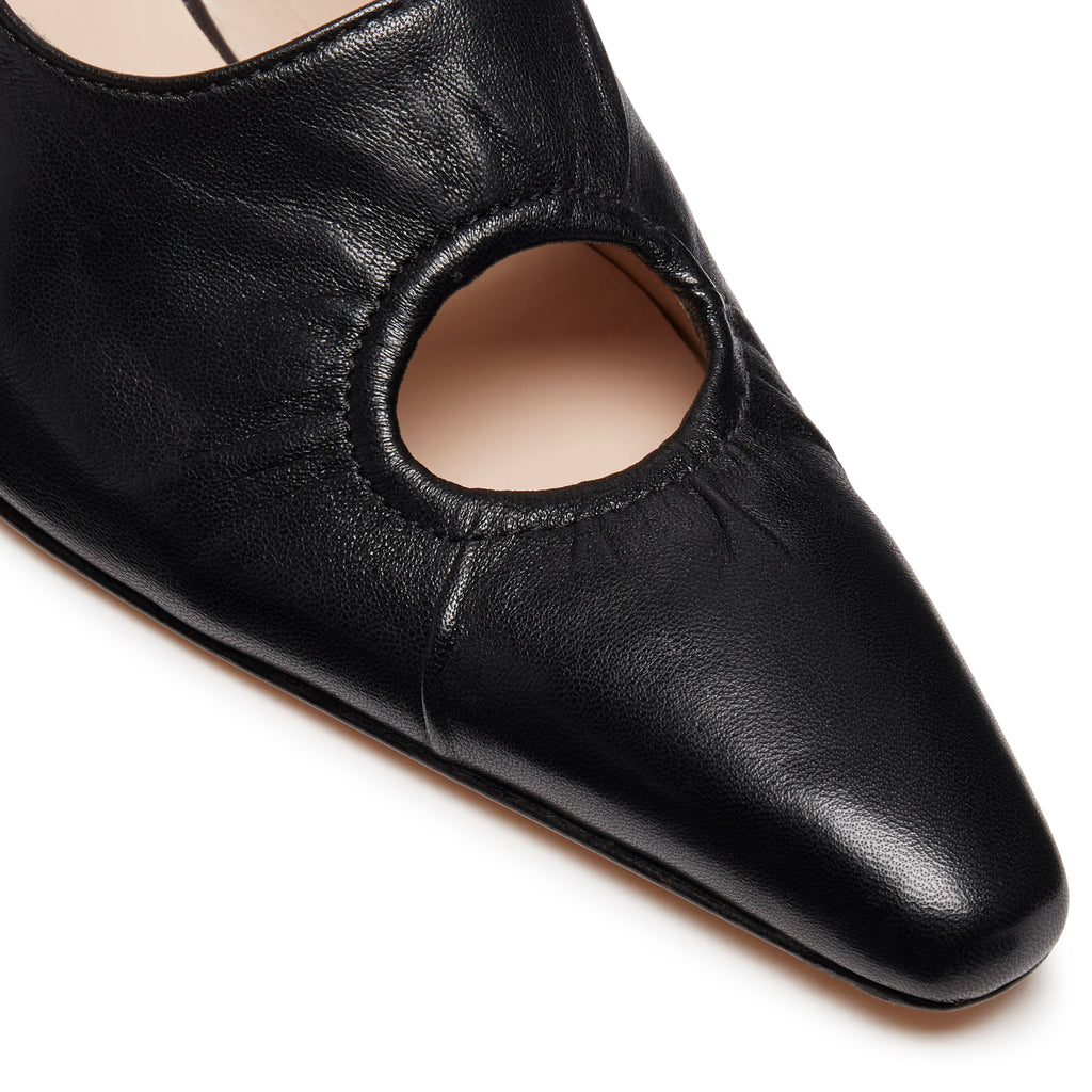 Peki Pump Black Close Up